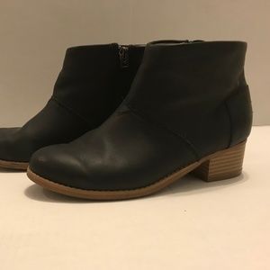 big girls TOMS size 4 Booties black leather Leila